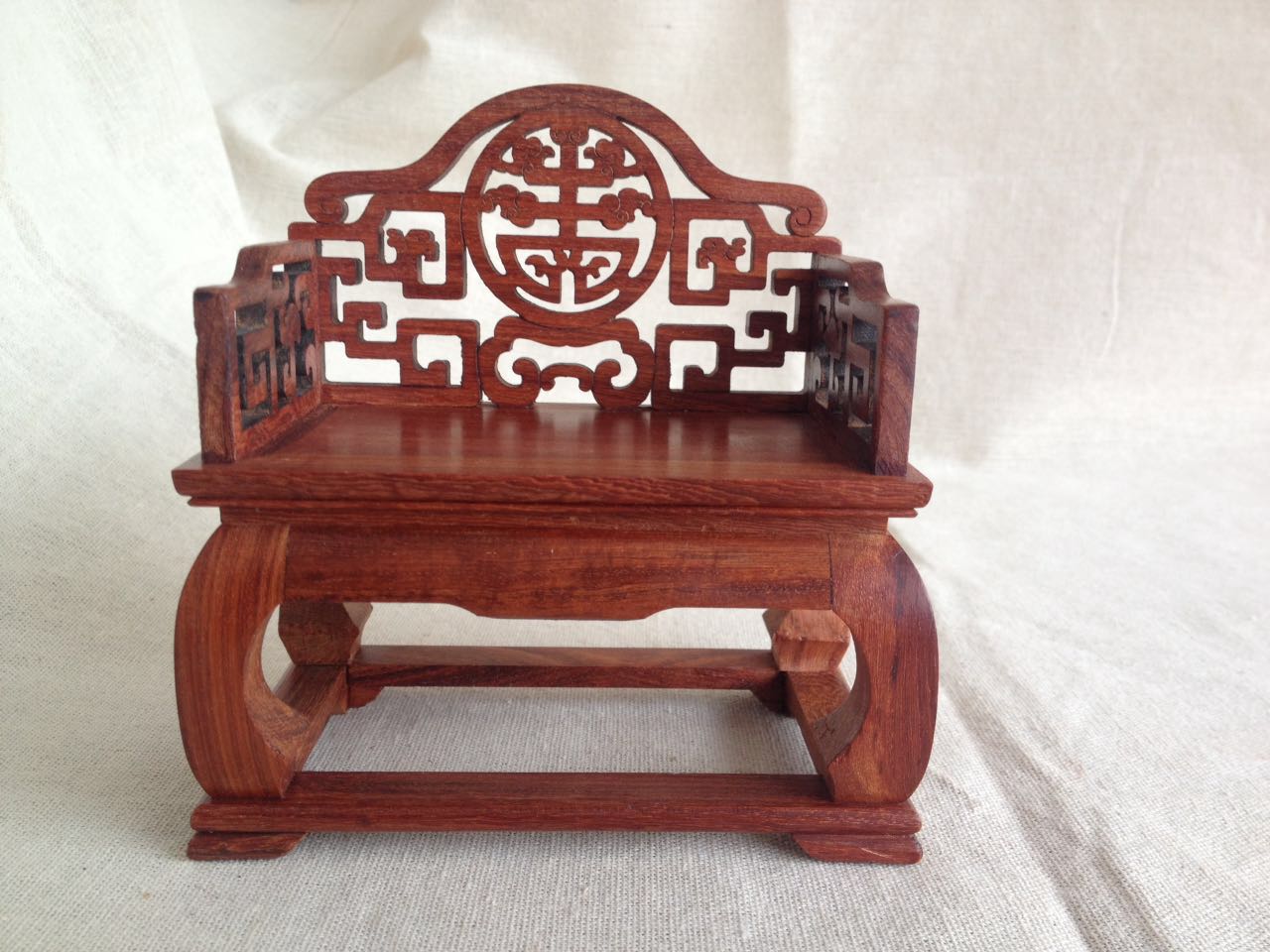 Special Price Pocket Small Home Furniture Hollowed-out Throne Name Piece Box Featured Business Office Gift Red Wood Handicraft