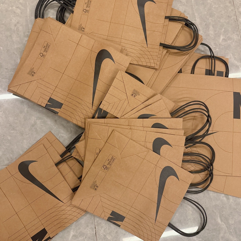 Nike Unisex Shopping Paper Bag with Large Logo, Special Kraft Paper Bag for Counters, Tote Bag, Storage Bag Nike Unisex Shopping Paper Bag with Large Logo, Special Kraft Paper Bag for Counters, Tote Bag, Storage Bag