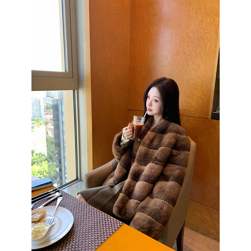 2026 Winter New Model Full Leather Rex Rabbit Fur Coat for Women, Young Chinchilla Style Short V-Neck High-End Fur Coat 2026 Winter New Model Full Leather Rex Rabbit Fur Coat for Women, Young Chinchilla Style Short V-Neck High-End Fur Coat