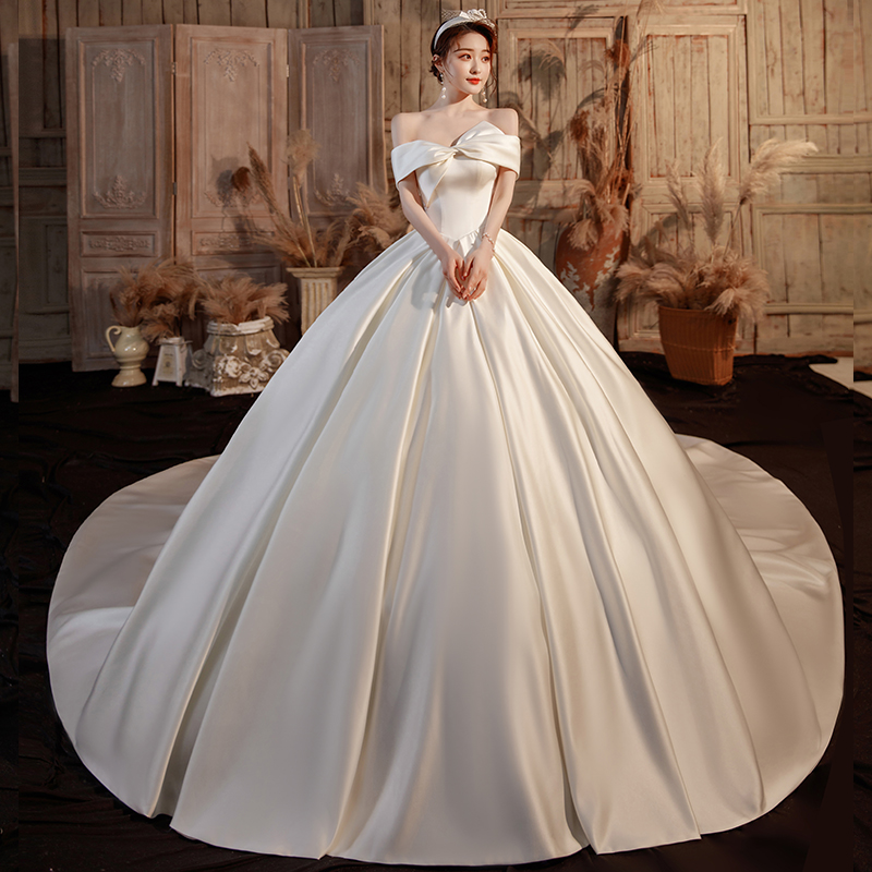 Word shoulder satin French light gauze main wedding dress 2021 new bride high-end smear high-end texture plus size winter