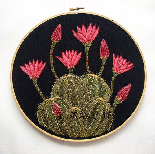 Naturist hand for hot selling tropical plant embroidery A deposit with 17CM embroidered material bag hanging paintings can be customized