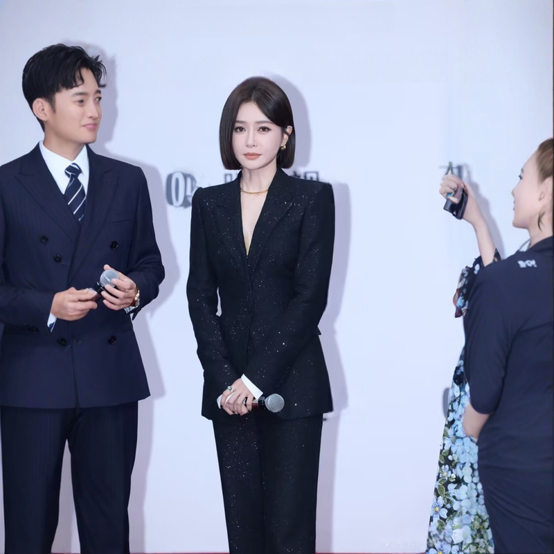 Qin Lan's Same Style Black Sequin Suit Set for Women, High-End Professional Attire, Suitable for Hostess, Wedding, Beauty, Commuting, and Slimming Effect Qin Lan's Same Style Black Sequin Suit Set for Women, High-End Professional Attire, Suitable for Hostess, Wedding, Beauty, Commuting, and Slimming Effect