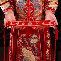 A pair of red wedding belts a pair of waistbands a wealth of money a thousand yuan dowry items for the mothers family happy belts a complete collection of wedding supplies