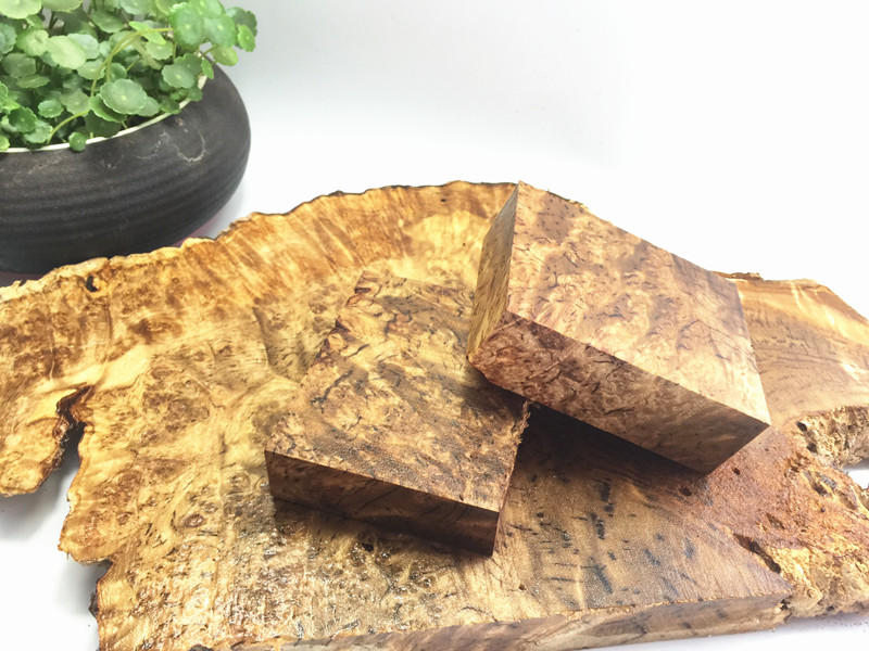 Gold Camphor Wood Material Tumor Scarlet Beads MATERIAL SIGN MATERIAL SHANK MATERIAL SHANK MATERIAL SLINGSHOT TO THE MATERIAL GOLD ZHANGU BRACELET MATERIAL