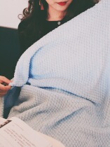 Welfare Small Blanket Pineapple Grid Soft Texture Skin-Friendly Antistatic Autumn and Winter Office Bedroom Blanket