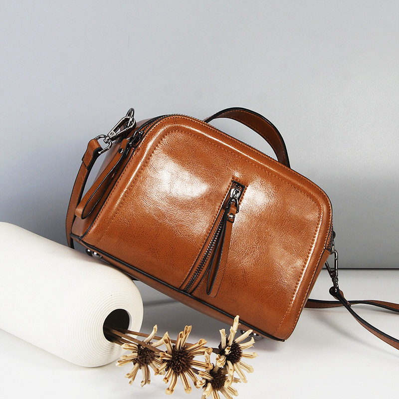 2020 new genuine leather European and American fashion Hand small square bag oil wax cow leather large capacity single shoulder inclined satchel 100 lap girl bag