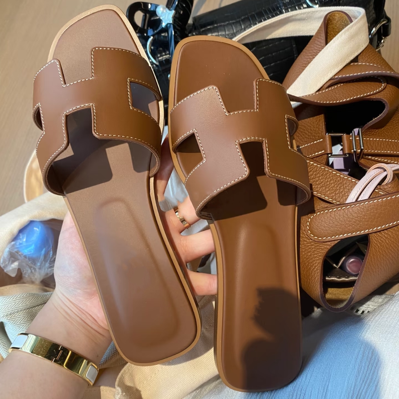 2026 Spring and Summer New Style Genuine Leather Classic Flat Half-Slippers for Women, Versatile Outdoor Wear, Beach Vacation Shoes, Sandals 2026 Spring and Summer New Style Genuine Leather Classic Flat Half-Slippers for Women, Versatile Outdoor Wear, Beach Vacation Shoes, Sandals
