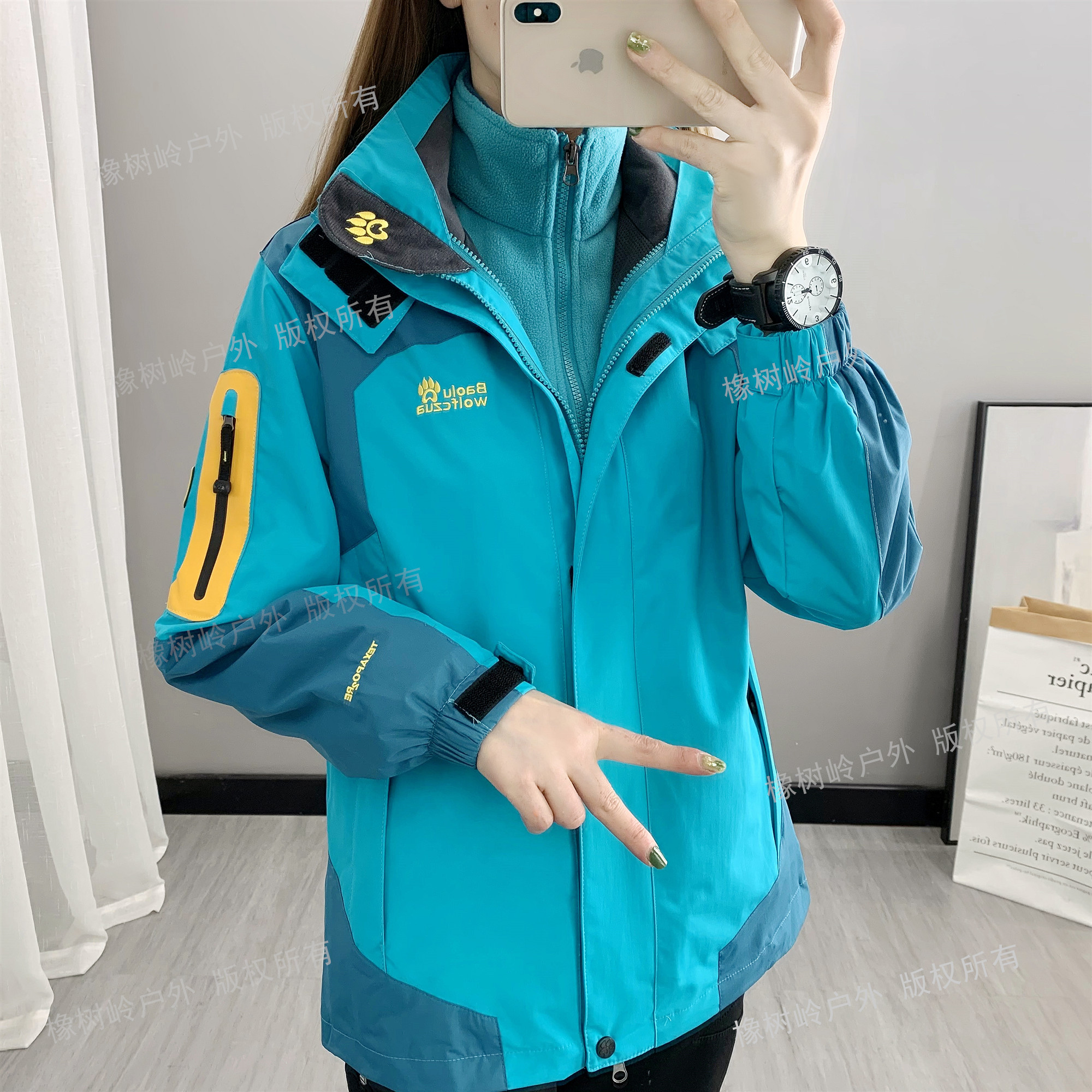 Outdoor jacket men's and women's three-in-one detachable autumn and winter plus velvet thickened waterproof and windproof jacket custom logo