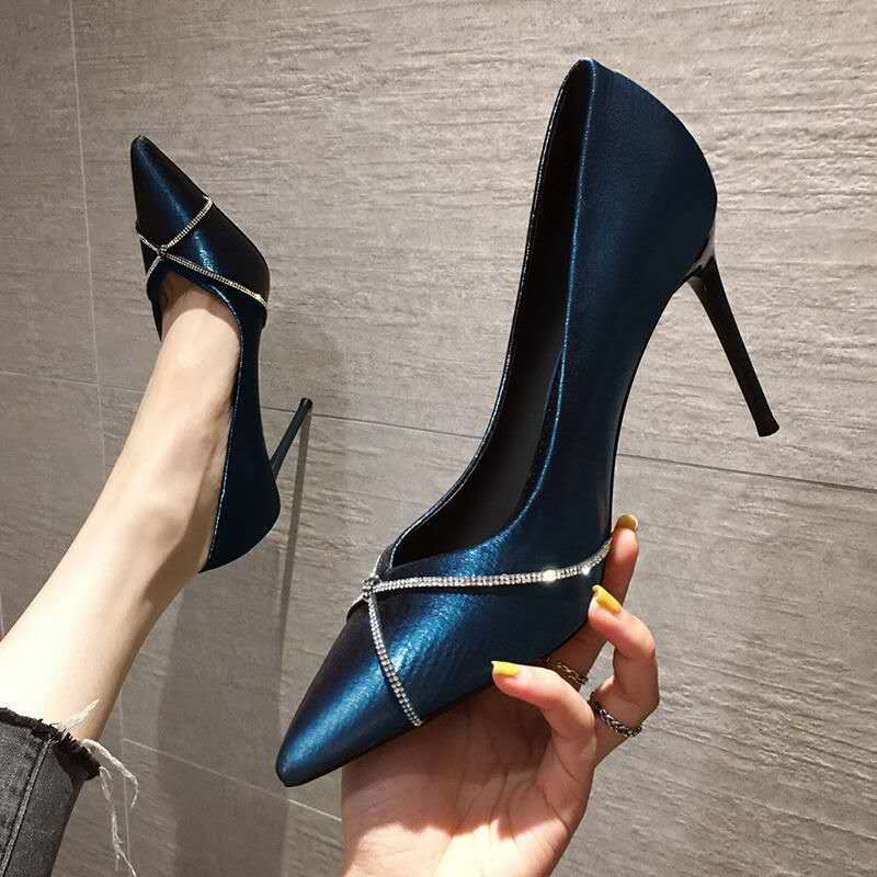 Internet-Famous French-Style High Heels in Haze Dark Blue and Off-White, X-Shaped Pointed Stiletto Heels for Women, Rhinestone Fashion Party Etiquette Shoes