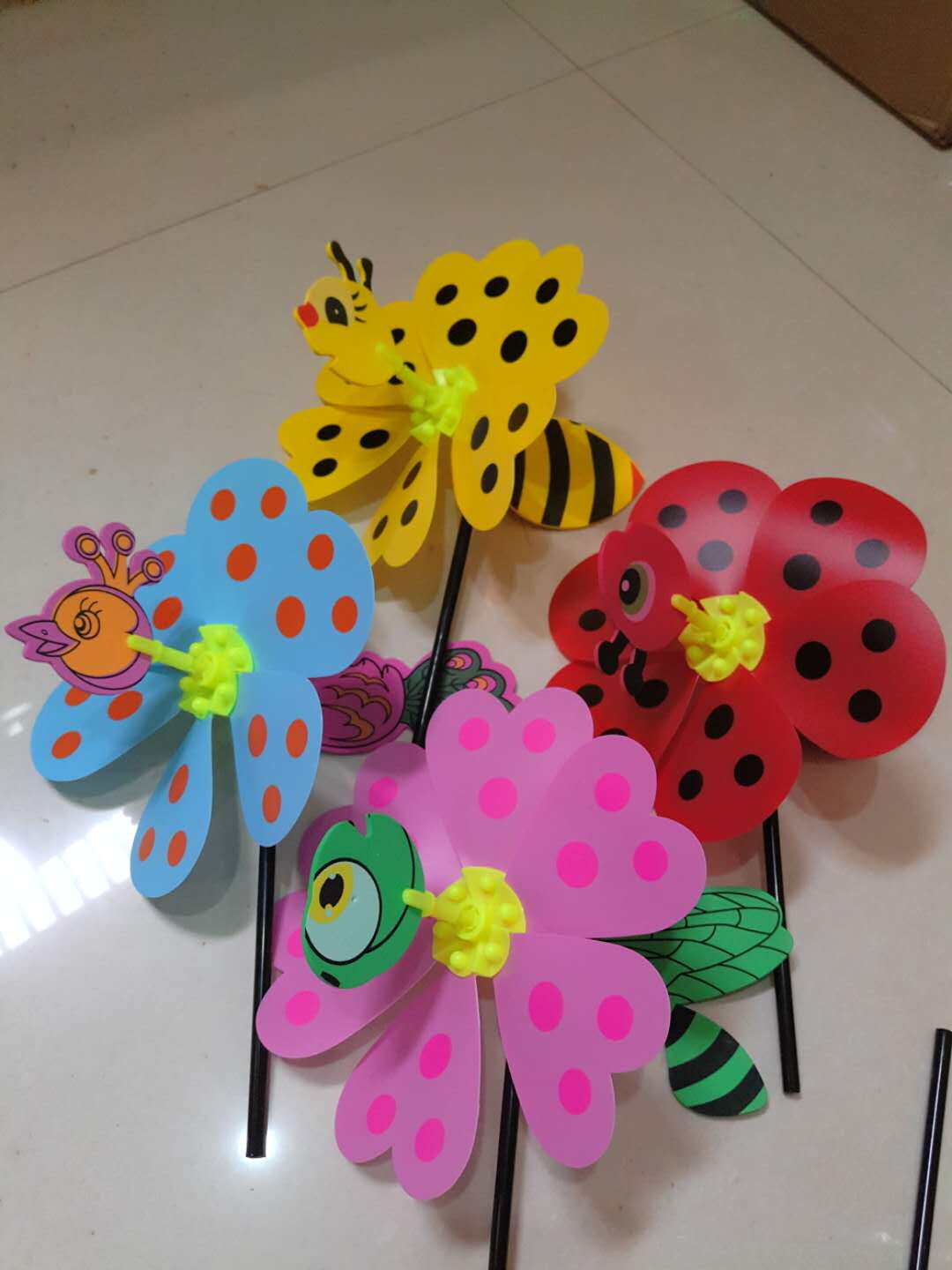 Plastic colorful belt point animal kindergarten plastic small windmill stall new toy children gift assembly outdoor