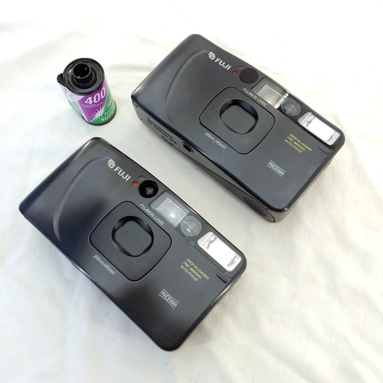 Fujivilm Fuji FUJI CARDIA Travel mini DUAL-Prepairs to roll back the rolls though