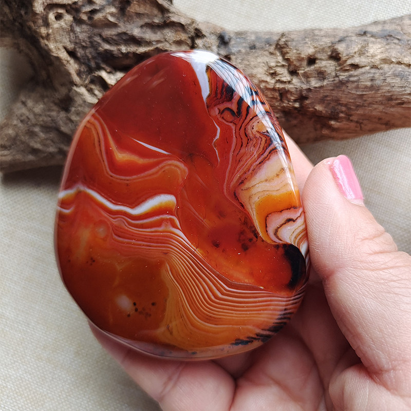 Natural crystal agate raw stone to play the chic stone-shaped tangled silk handlebar pieces to play the Nanjing Rain Flower Stone