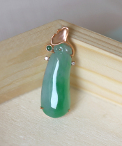 Yun Jade natural A goods jade ice seed green melon pendant 18K gold inlaid jade pendant style reference