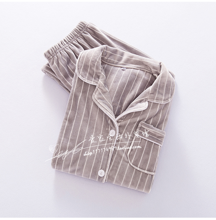 Đồ ngủ flannel mới của phụ nữ nam mùa thu và mùa đông dày đảo nhung sọc dọc giản dị cặp đôi dịch vụ nhà bộ mặc nhà nam trung niên