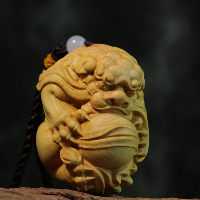 Fidelity Leaf clear yellow poplar wood carving handlebar piece Pendant Solid Wood Ornament Solid Wood Ornament Small Leaf Yellow Yang Engraving Crafts Gift Hem Accessories to Play