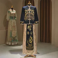 Синий новый костюм жениха