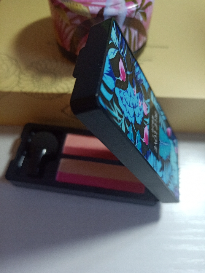 蓝色之恋一款很牛的眼影这个牌子怎么样好用吗，使用测评（网红推荐）,第3张