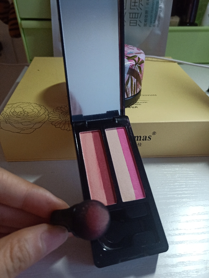 蓝色之恋一款很牛的眼影这个牌子怎么样好用吗，使用测评（网红推荐）,第5张