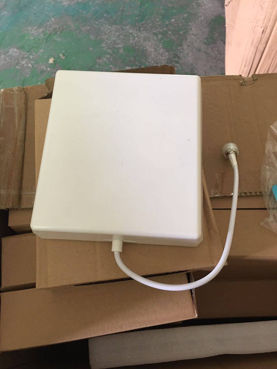 Various brands of plate antennas Directional wall-mounted antennas Panel antennas 800-2500MHz 800-2700MHz