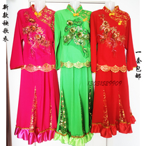 Latest Northeastern Grand Seedlings Song Two people turn fan-dance Miss Costume Square Dance to serve a millennial twist