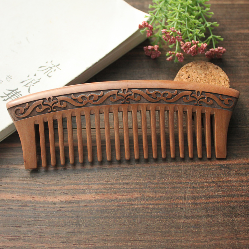 Comb Cabinet Brand Natural Old Stock Peach Wood Comb E010 Classical Carved technique light and fragrant and wide teeth curly hair