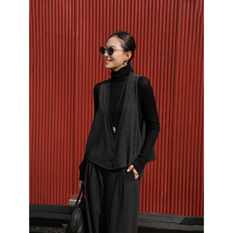 Trendy and Stylish V-Neck Knitted Cardigan, New Autumn Loose-Fitting Versatile Layered Sleeveless Vest for Women Trendy and Stylish V-Neck Knitted Cardigan, New Autumn Loose-Fitting Versatile Layered Sleeveless Vest for Women