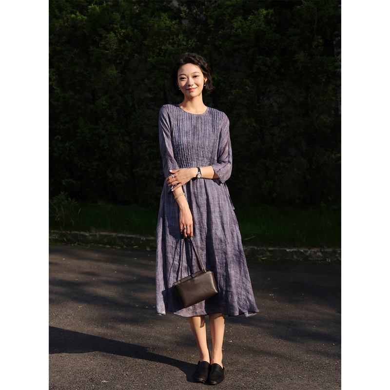 Zhou Zhou's Elegant Blue Pleated Long-Sleeve Dress, New Summer 2026 Style, Loose-Fitting, Waist-Slimming Ramie Long Dress for Women Zhou Zhou's Elegant Blue Pleated Long-Sleeve Dress, New Summer 2026 Style, Loose-Fitting, Waist-Slimming Ramie Long Dress for Women