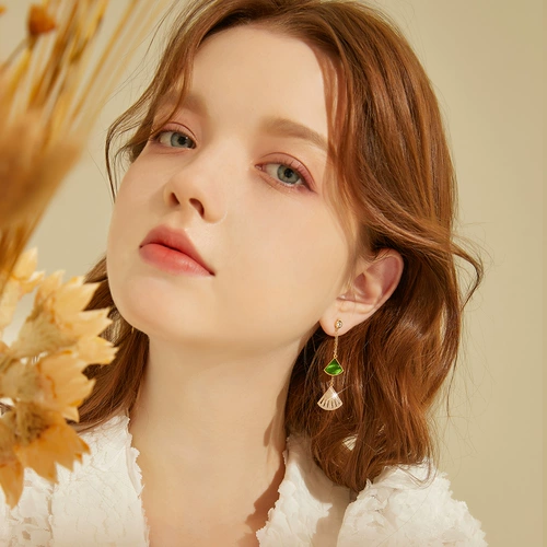 Серьги, зеленые длинные клипсы с кисточками, серебро 925 пробы, изысканный стиль