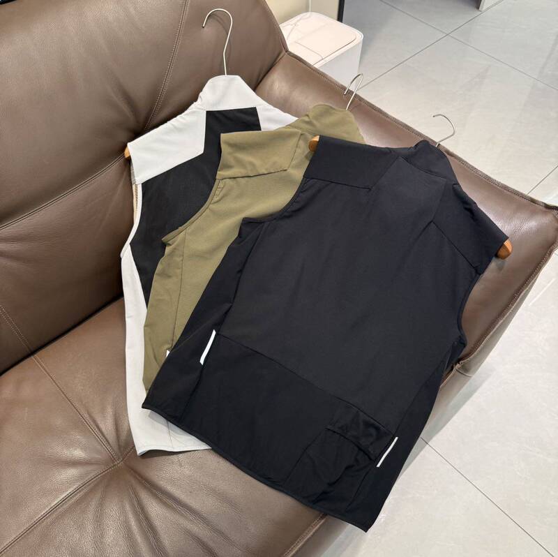 Summer Men's Patchwork Contrasting Color Lightweight Breathable High-Elastic Stand-Up Collar Outdoor Sun Protection Sports Casual Vest Summer Men's Patchwork Contrasting Color Lightweight Breathable High-Elastic Stand-Up Collar Outdoor Sun Protection Sports Casual Vest