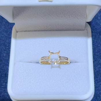 18k gold au750 ring with moissanite diamond