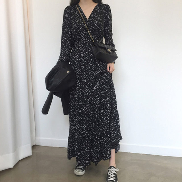 Korean purchasing agent 2024 spring new French V-neck skirt slimming polka dot cake skirt temperament long-sleeved dress