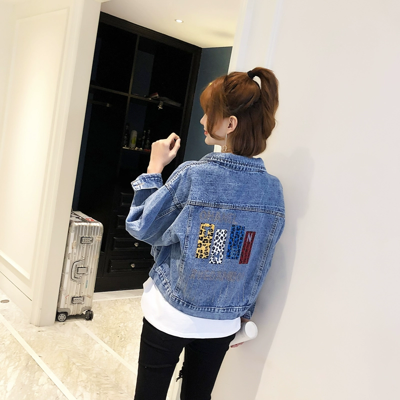 Áo khoác denim nữ mùa xuân và mùa thu 2020 Phụ nữ mới Thời trang Hàn Quốc áo thun ngắn in họa tiết áo khoác nữ ngắn - Áo khoác ngắn