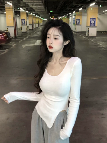 Белый базовый приятный телу осенний приталенный лонгслив, изысканный стиль