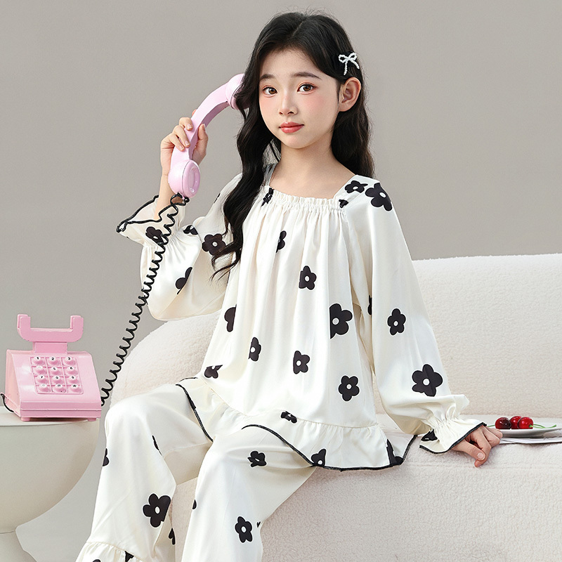 Girls' Comfortable, Loose, Stylish, Sweet Black Floral Ice Silk Girls' Pajamas, Loungewear, Long-Sleeved Girls' Comfortable, Loose, Stylish, Sweet Black Floral Ice Silk Girls' Pajamas, Loungewear, Long-Sleeved