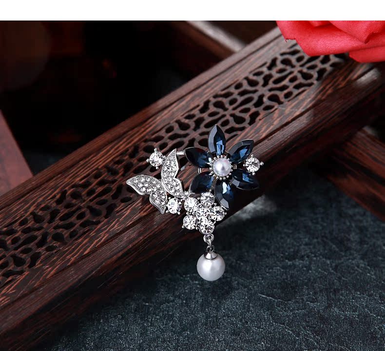 Fu Yuanshun Phiên bản Hàn Quốc của thời trang bướm giả ngọc trai hoa trâm cài áo phụ nữ áo nịt len ​​chống ánh sáng huy hiệu cài áo vest