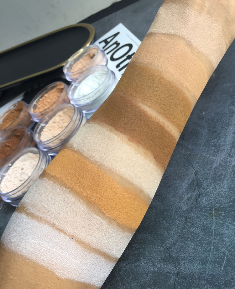 Beauty Black Makeup Wheat Color Powder Bộ phấn trang điểm Nam Lady Shadow Repair Face Repair Powder phấn bột dior