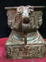 Antique bronze ware from the Western Zhou Dynasty with Li Gui inscriptions 32 puddles smooth leather black lacquer antique ornaments movie and drama props