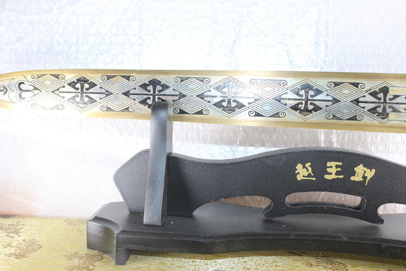 Imitation ancient bronzes and bronze ware The Yue Wang Baojian sword takes concentric circles with sword box inscription The Yue Wang Yue The Sword of the Sword