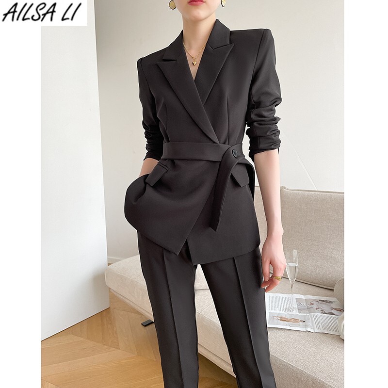 High-End Black Street-Style Suit Set with Belt, Slim Fit, Slimming Blazer, Elegant Professional Suit for Women, Spring