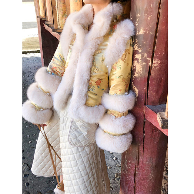 Chinese style palace lady satin fox fur coat women's short style beading heavy industry 2021 autumn and winter new style