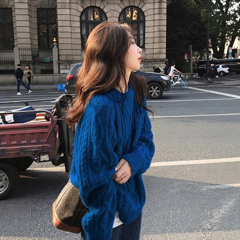 Klein Blue Retro Twist Sweater for Women, Autumn and Winter Thickened Outerwear, Lazy and High-End Feel, Loose Knit Top