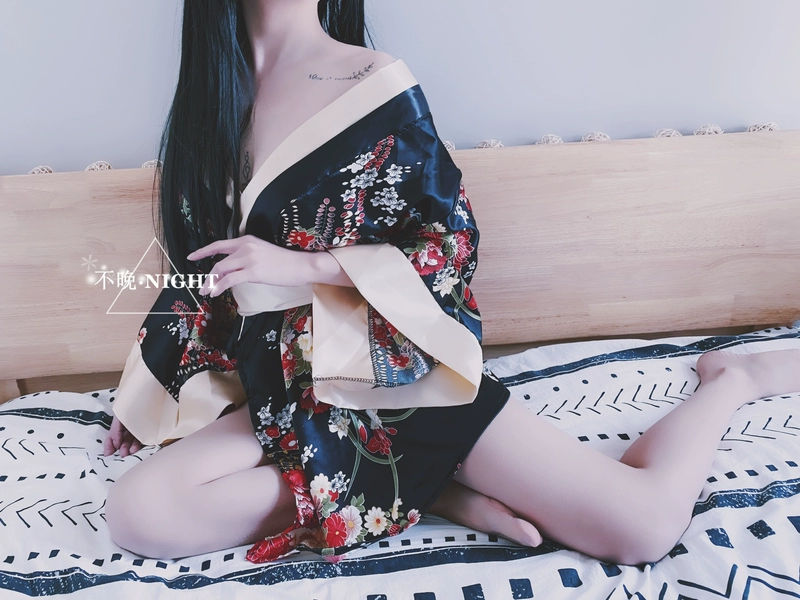 Không quá trễ, sexy, kimono Nhật Bản, hoa hồng, trêu chọc, cám dỗ, váy ngủ, ảnh mỏng, nội y sexy - Night Robe