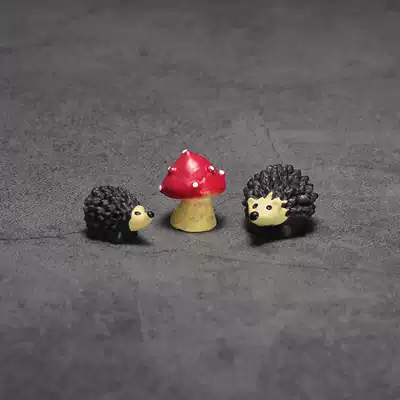 Hedgehog mushroom children's house wine toy boys and girls ornaments mini cute ultra-small miniature simulation animal model