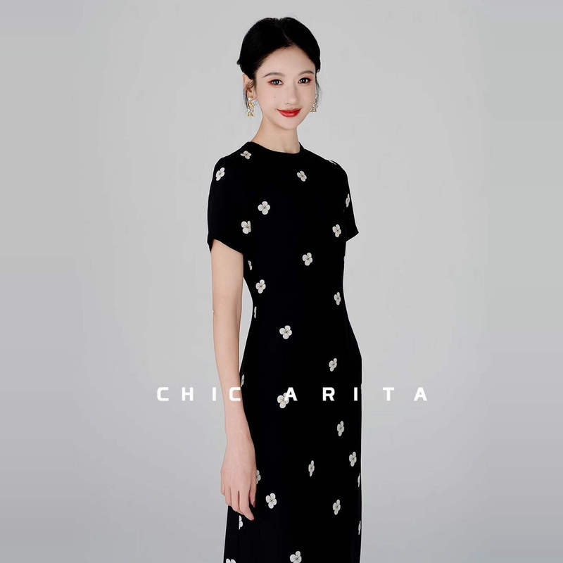 Chic Arita 6A Grade 30mm Heavy Crepe 100% Mulberry Silk Printed Slimming Elegant Dress with Minimalist Floral Pattern