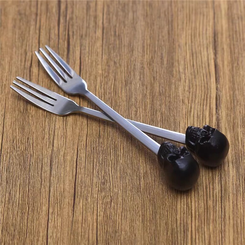 Creative Skull Fork and Spoon Set 304 Stainless Steel Fruit Dessert Fork Coffee Spoon Household Retro Tableware Creative Skull Fork and Spoon Set 304 Stainless Steel Fruit Dessert Fork Coffee Spoon Household Retro Tableware