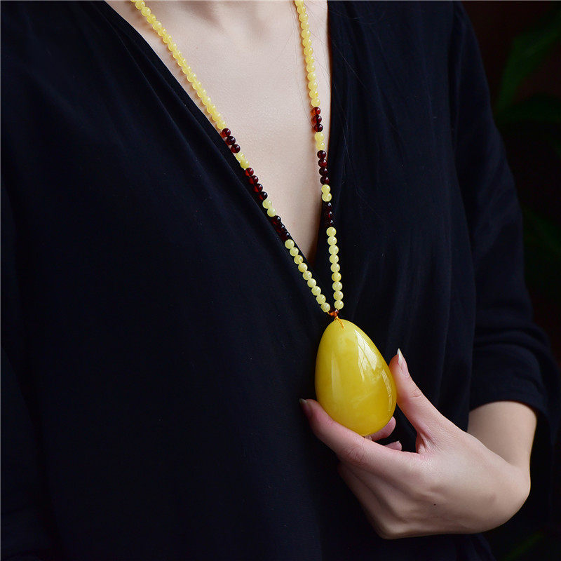 Natural non-optimized honey wax Russian chicken yellow water drop necklace necklace necklace sweater chain honey wax pendant large water droplets
