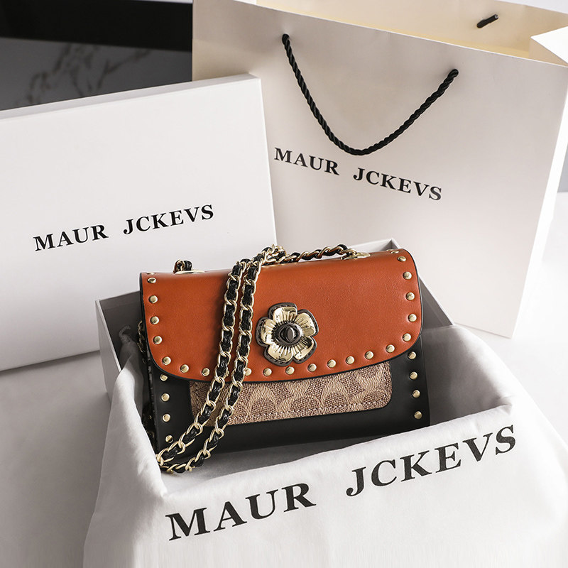 Hong Kong MaurJckevs Leather Rivet Mountain Tea Flower Bag Woman 2022 New Single Shoulder Slipper Bag