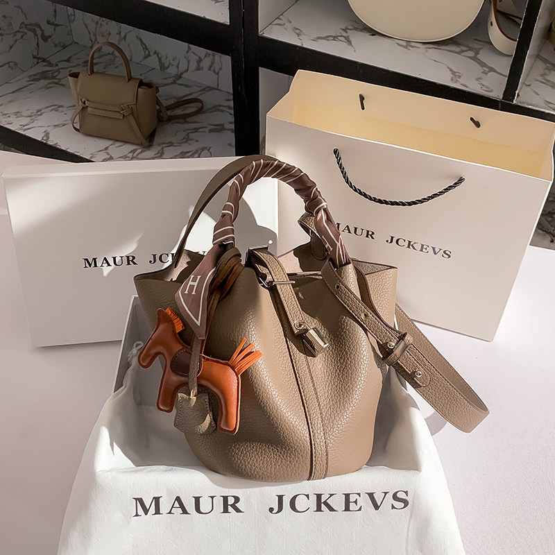 Hong Kong MaurJckevs leather vegetable basket bag female 2022 new trendy large-capacity one-shoulder portable bucket bag