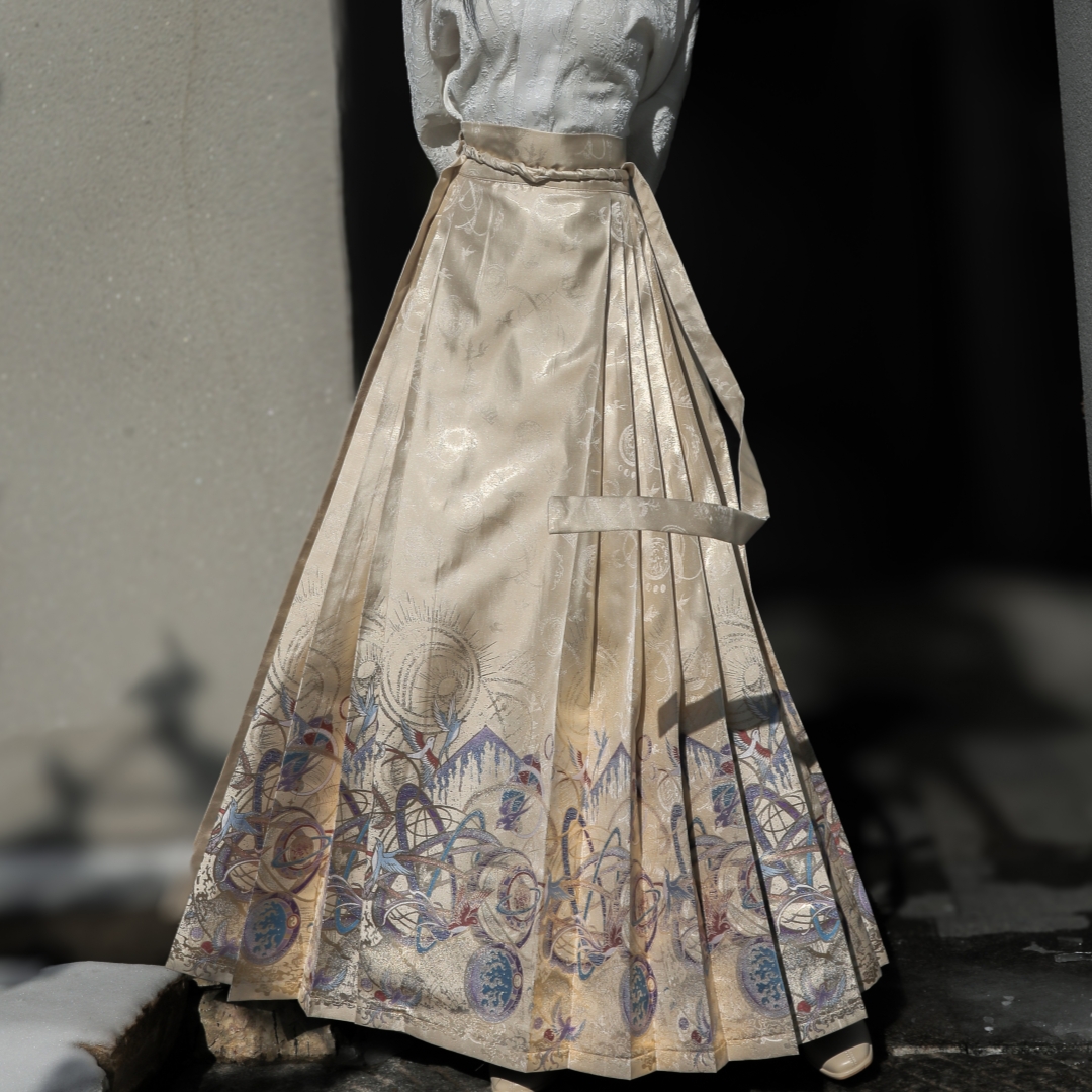 志金荘の花の馬の顔のスカート明代漢服背の高い民族風の重厚な刺繍のウェディングドレスロングスカート婚約