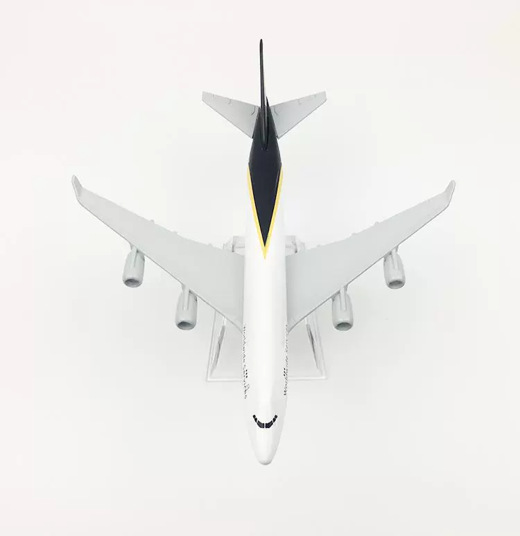Máy bay chở hàng UPS Mô hình máy bay Boeing 747 Mô phỏng máy bay chở hàng hợp kim con lắc tĩnh 16CM